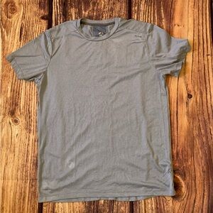 Alive Men's Short Sleeve Qwick-Dry Pullover Gray Workout Athletic Shirt Size: M